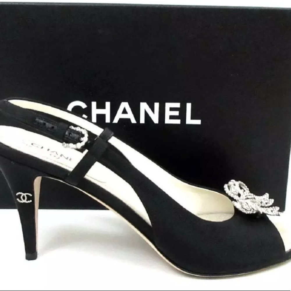 Chanel logo sling back heel size 40
